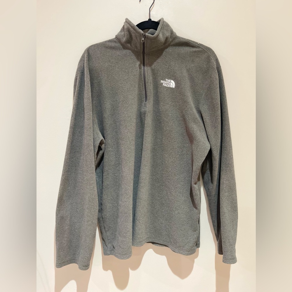 Mens North face lightweight fleece pullover Large